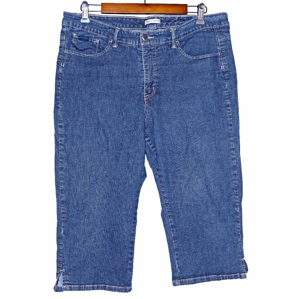 Awesome Lee Medium Dark Blue Denim "Lower on the Waist" Capris Size 16P GUC
